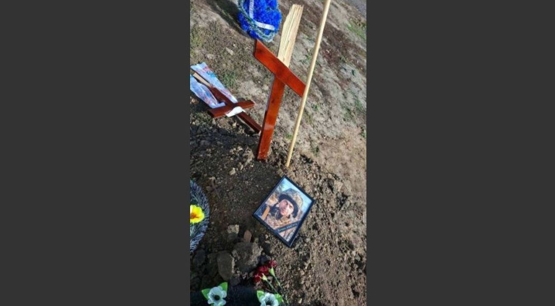 На Харківщині вандали пошкодили хрест на могилі військового